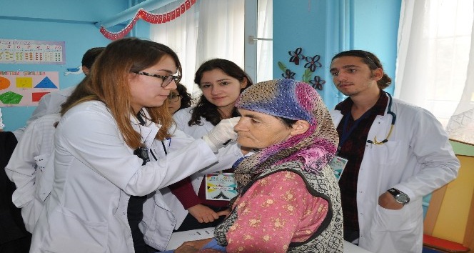 Tıp öğrencilerinden köyde sağlık taraması