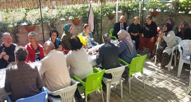 Altınova BALGÖÇ aşure dağıttı
