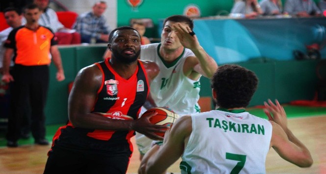 Tahincioğlu Basketbol Süper Ligi: Yeşilgiresun Belediyespor: 64 - Muratbey Uşak: 61