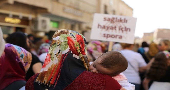 Mardin’de kadınlar tarihi sokaklarda sağlık için yürüdü