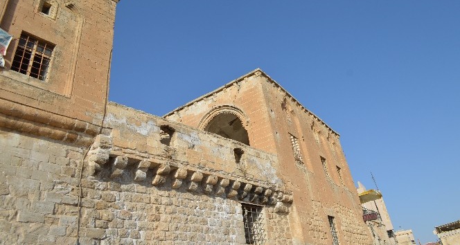 Mardin’de tarihi yapı yıkılmaya yüz tuttu