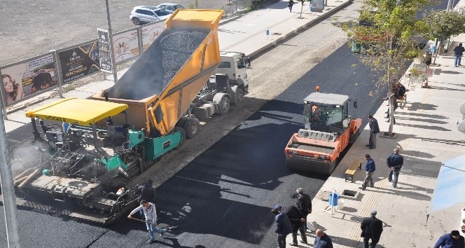 Faikbey Caddesi’nin asfaltı tamamlanıyor