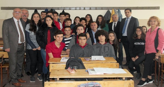 Başkan Taşdelen okul ziyaretlerini sürdürüyor