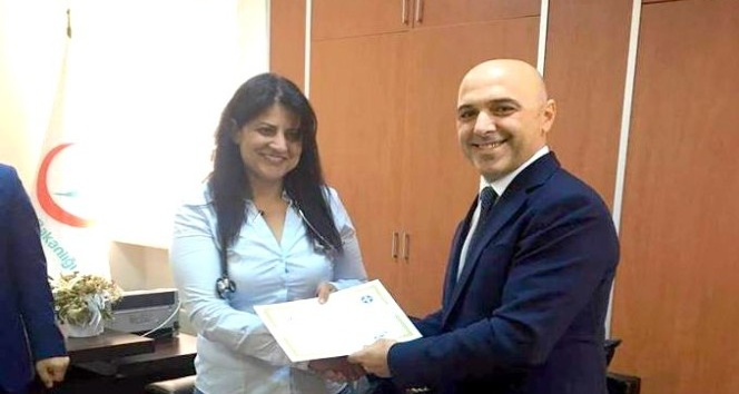 Başhekimden doktora takdir belgesi