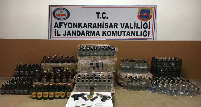 Alkollü eğlence merkezinde bin şişeden fazla kaçak içki yakalandı