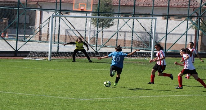 Genç Kızlar Türkiye Futbol Şampiyonası çeyrek final maçı Nevşehir’de oynandı