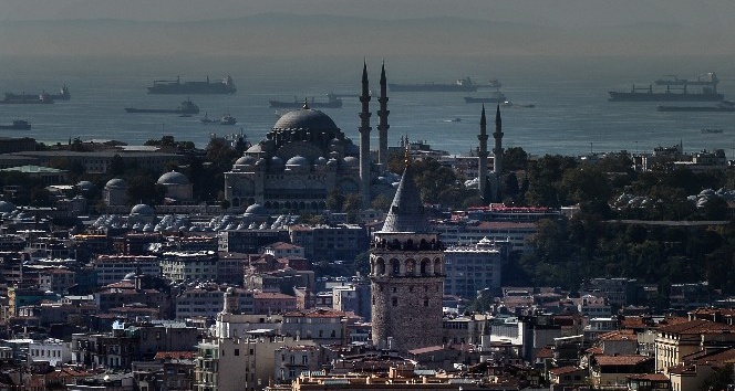 İstanbul’da puslu hava kartpostallık görüntüler oluşturdu