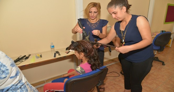 Diyarbakır’da dezavantajlı 140 kadına saç bakımı yapıldı