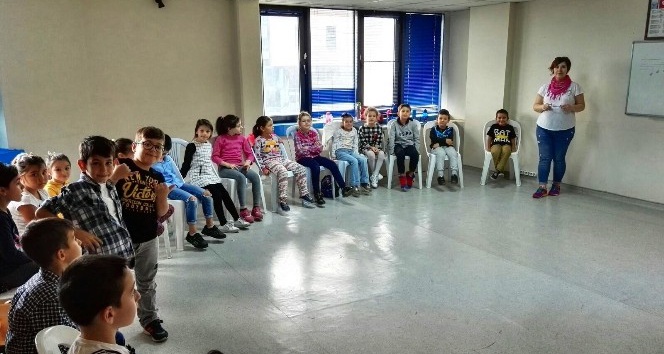 İzmit Belediyesi Tiyatro Okulu seçmelerine büyük ilgi