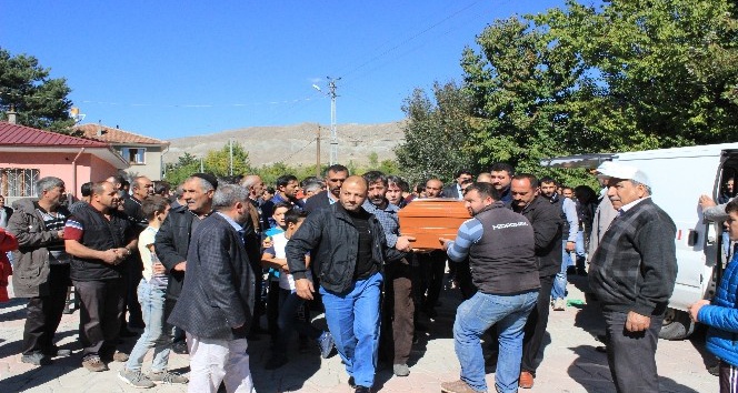 Fransa’daki yangında ölen Nihal Ertunç, Erzincan’da defnedildi