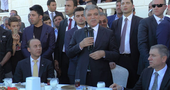 Abdullah Gül&#039;ün onuruna verilen yemekte 50 koyun kesildi