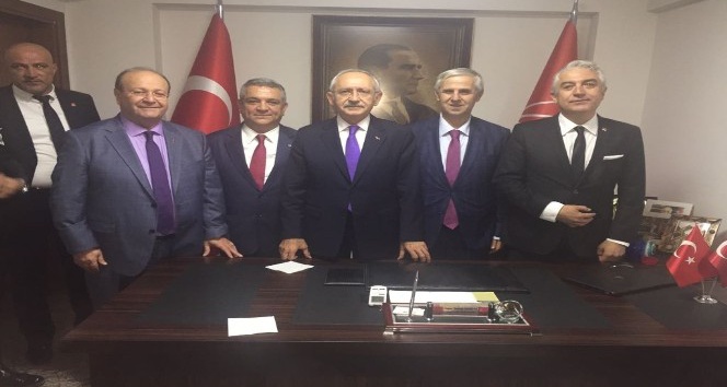 Başkan Özakcan, CHP Denizli il binasının açılışına katıldı
