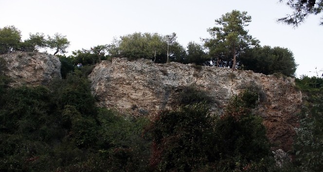 Antalya’da falezlerde erkek cesedi bulundu
