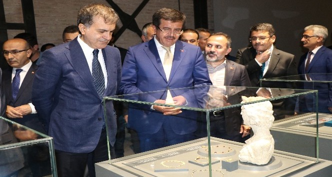Adana’da ‘6. Dokuma Kumaş Tasarım Yarışması’ ödül töreni