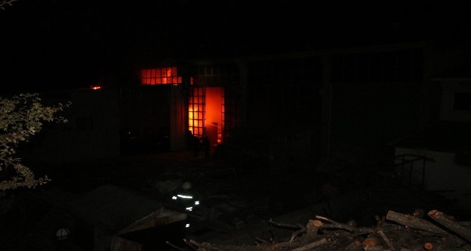 Beyşehir’de mobilya fabrikasında yangın