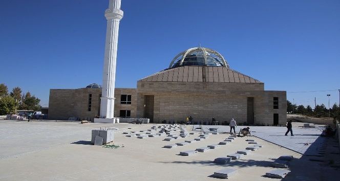 Karaman’da 2 bin kişinin saf tutabileceği Ahmet Yesevi Camisi’nde çalışmalar sürüyor
