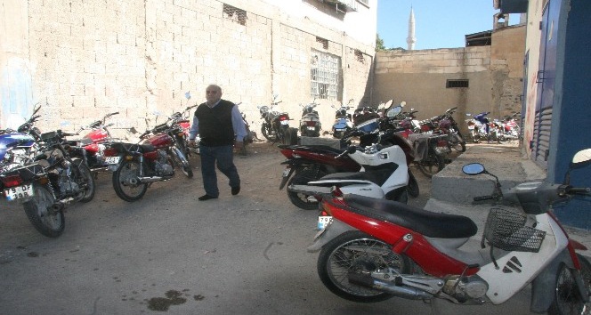 Kilis’te park ücreti ödemek istemeyen sürücüler sokakları işgal etti