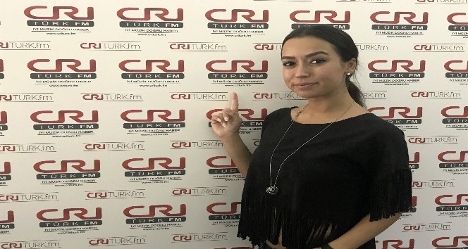Tuğba Yurt: “Şarkı söylemekten bihaber insanlar göz önüne sokuluyor”
