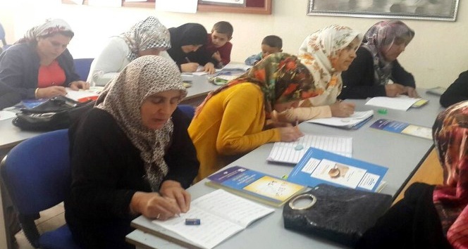 Ergani’de okuma-yazma bilmeyen 3 bin kişiye kurs