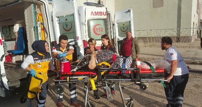 Samsun’da kamyonetin çarptığı 3 kişi ölümden döndü