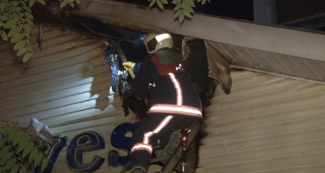 Ankara Büyükşehir Belediyesi “Alo Ambulans” binasında yangın