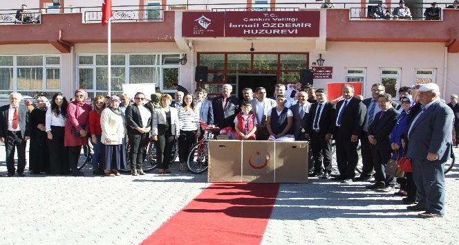 Çankırı’da şehit ve gazi ailelerine bisiklet hediye edildi