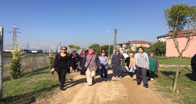 Dünya Yürüyüş Gününde Kartepeli kadınlar bir araya geldi