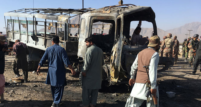 Pakistan&#039;da bombalı saldırı: 6 ölü