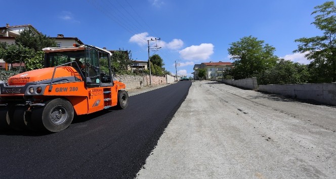 Serdivan’da 110 farklı noktaya sıcak asfalt