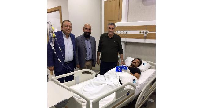 Başkan Toçoğlu’ndan sakatlık geçiren Sakaryaspor takım kaptanına ziyaret