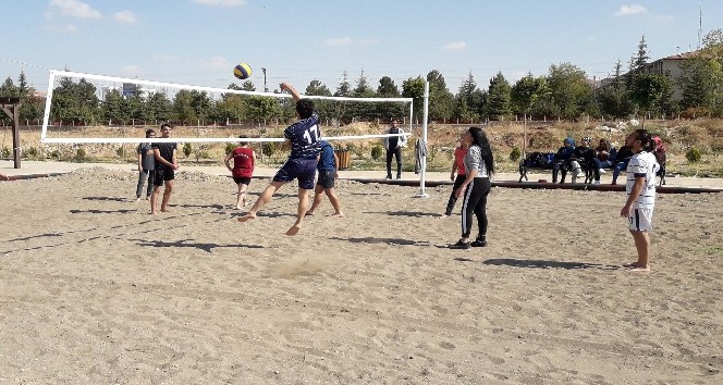 KMÜ’de beach voleybol turnuvası