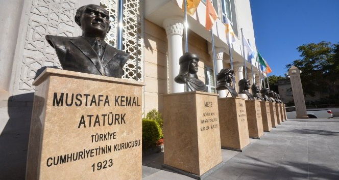 Osmaniye’de 16 büyük Türk devleti bayrağı dalgalanıyor