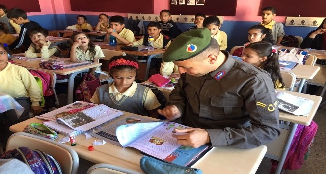 Çerkezköy’de Jandarma Çocuk Dergisi dağıtıldı