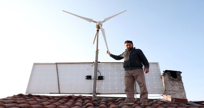 Güneş ve rüzgarla kendi elektriğini kendisi üretiyor
