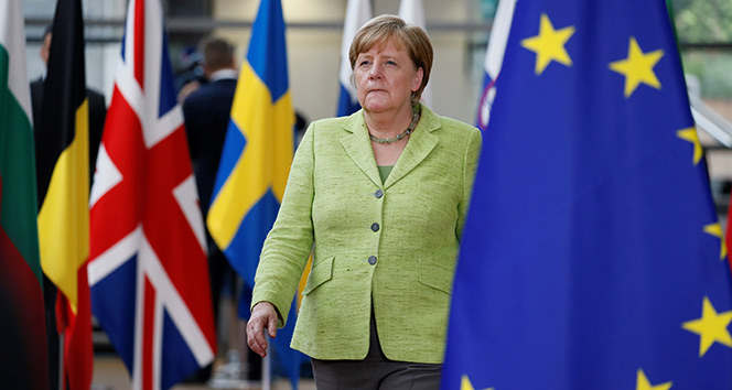 Merkel, Türkiye&#039;ye yapılan yardımları gündeme getirecek