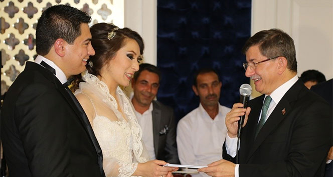 Davutoğlu yeğeninin nikah törenine katıldı