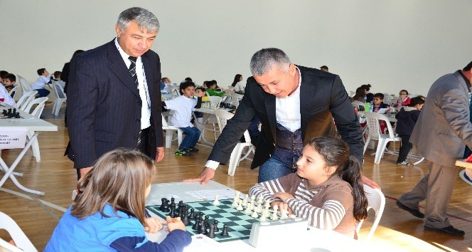 Manavgat Belediyesi’nden 29 Ekim Satranç Turnuvası