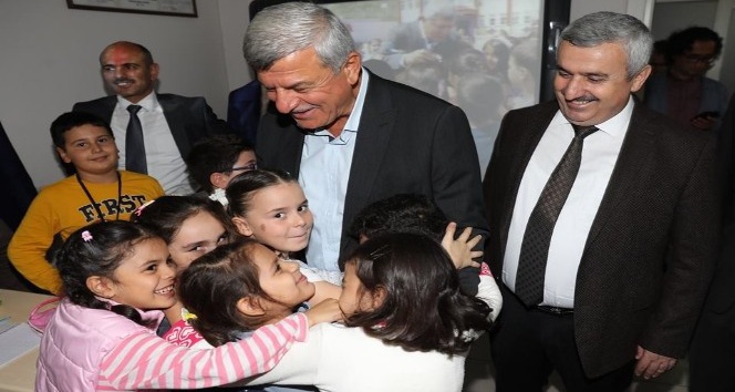 Başkan Karaosmanoğlu öğrencilerle bir araya geldi