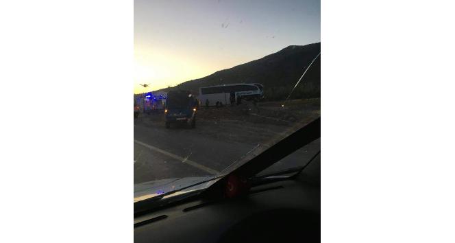 Afyonkarahisar’da tur otobüsü ile tır çarpıştı: 20’den fazla yaralı var
