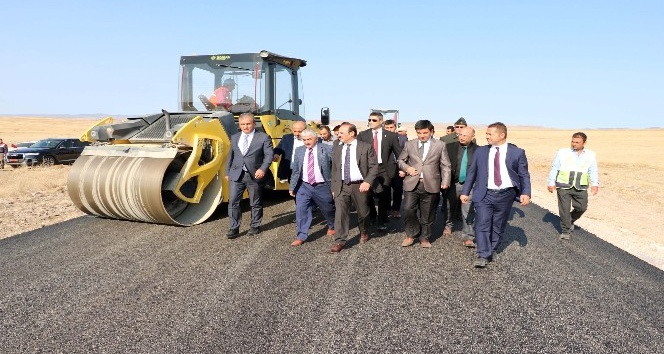 Yozgat’ta köy yolları sıcak asfaltla buluştu