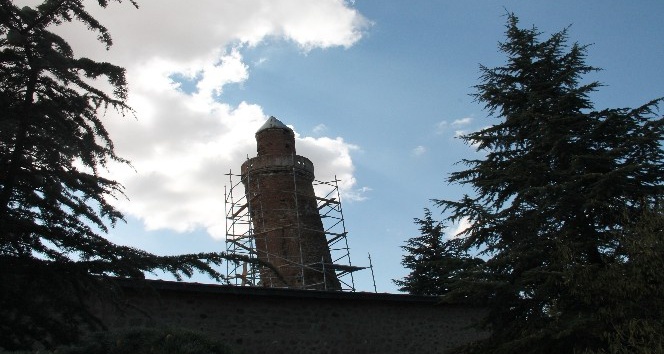 Pisa Kulesi’nden daha eğik olan &quot;Eğri Minare&quot; koruma altına alınıyor
