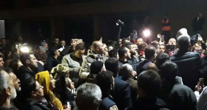 Ankara Büyükşehir Belediyesi önünde kadro eylemi