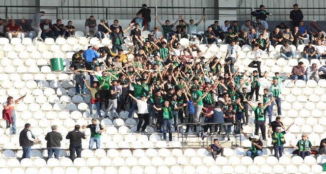 Süper Lig: Teleset Mobilya Akhisarspor: 1 - Gençlerbirliği: 3 (İlk yarı)