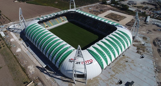 Spor Toto Akhisar Belediye Stadyumu&#039;nda hibrit çim ekimi başladı