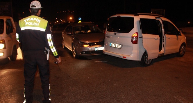 Alkollü sürücü polis aracına çarptı: 2’si polis 5 yaralı