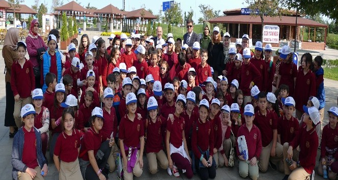 Başkan Gümrükçüoğlu, ilkokul öğrencilerini ağırladı