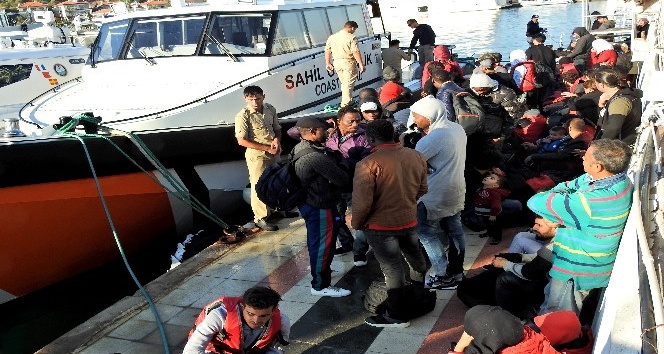 İzmir’de 98 kaçak göçmen kurtarıldı