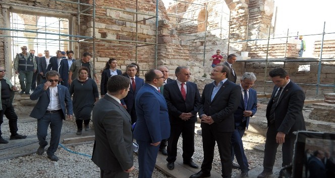 Başbakan Yardımcısı Çavuşoğlu, Enez Kalesi’ni inceledi