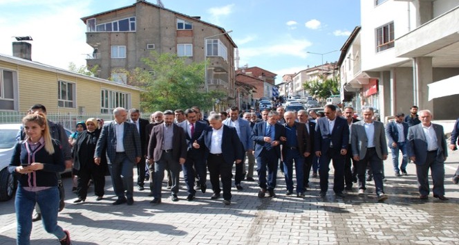 Vali Kalkancı ve milletvekilleri Çelikhan’da vatandaşlarla bir araya geldi