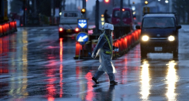 Japonya kıyılarını tayfun vurdu: 4 ölü, 130 yaralı